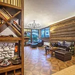1br With Mountain View Near The Gondola 아파트